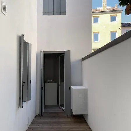 Design Con Giardino شقة